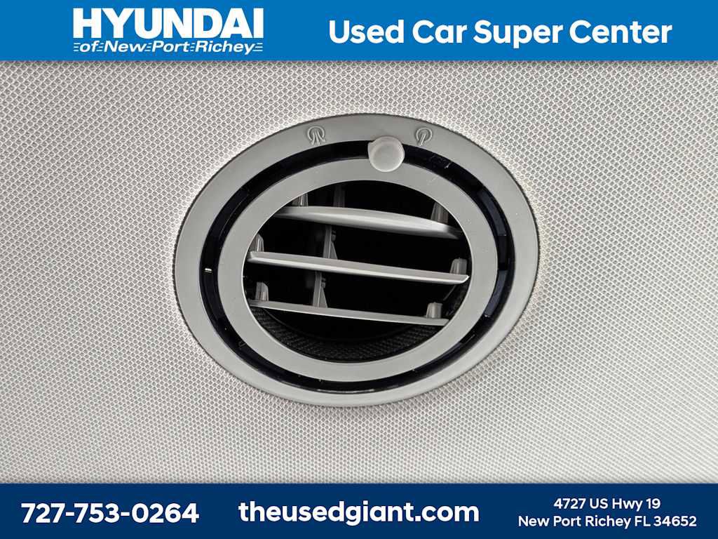 Used 2025 Hyundai Palisade SE FWD image 15
