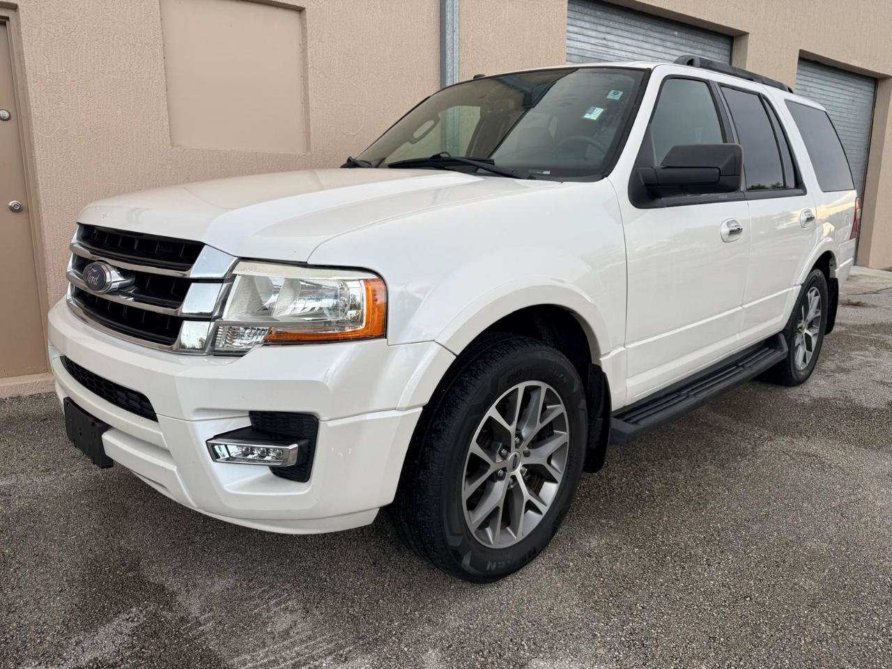 Used 2017 Ford Expedition XLT w/ Equipment Group 202A RWD image 13