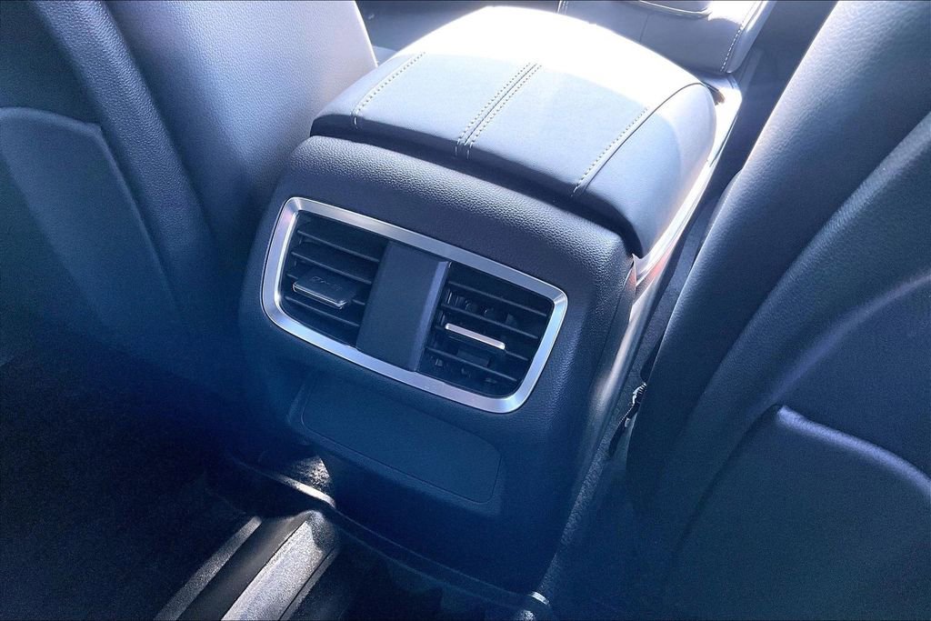 Used 2025 Acura RDX SH-AWD image 32