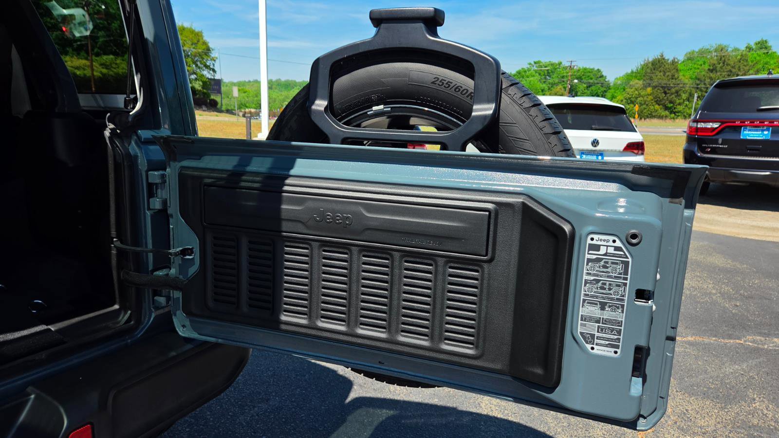 Used 2024 Jeep Wrangler Sahara image 59