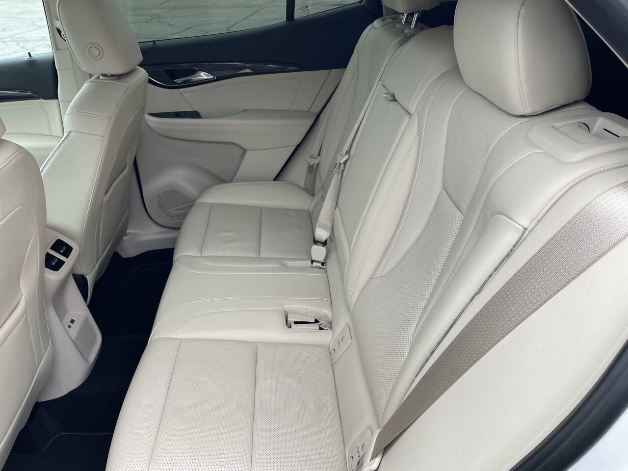 Used 2023 Buick Envision Essence image 4
