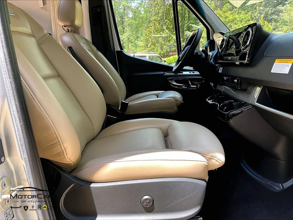 Used 2023 Mercedes-Benz Sprinter 4500 image 8