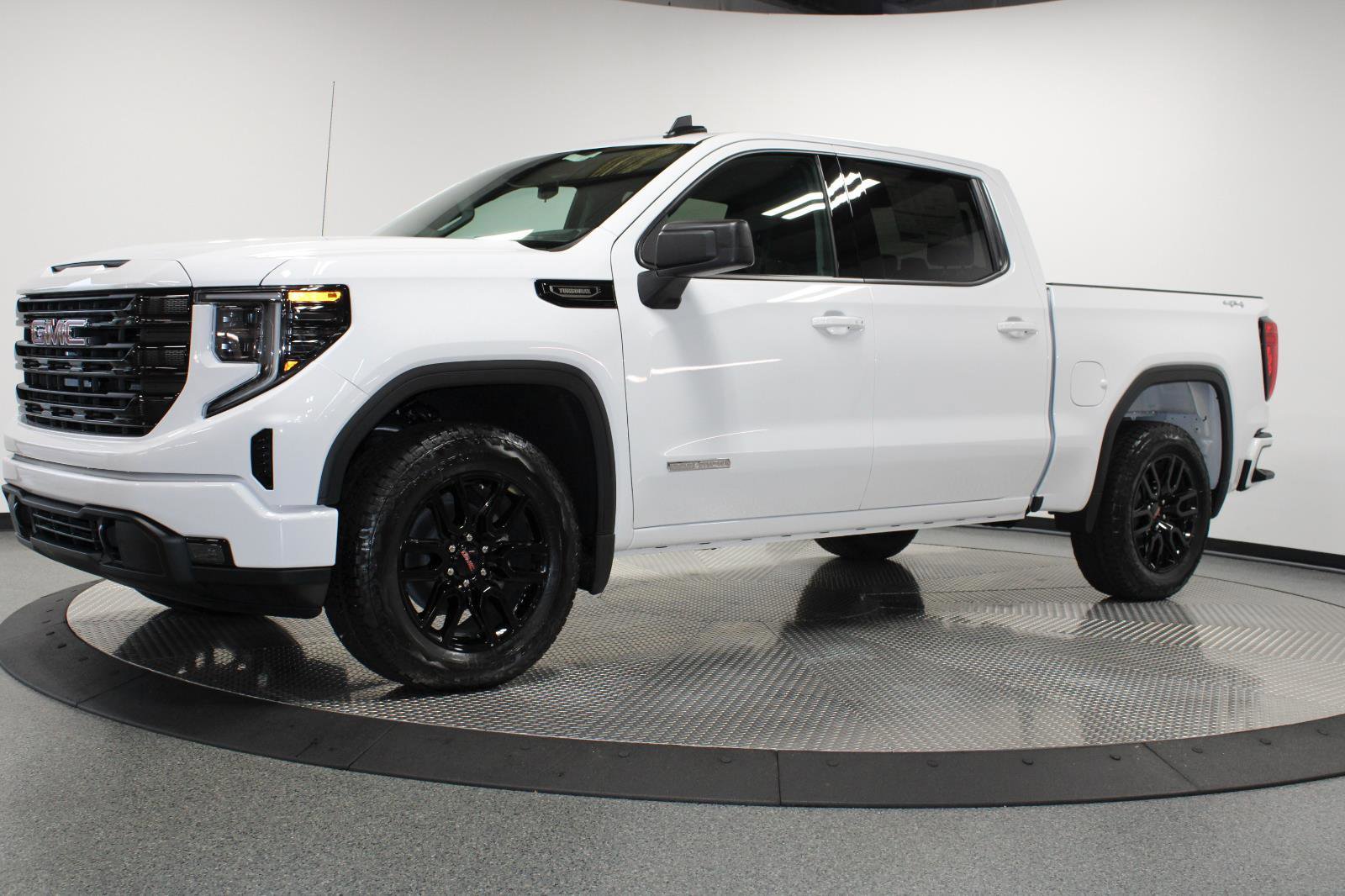 New 2025 GMC Sierra 1500 Elevation image 6