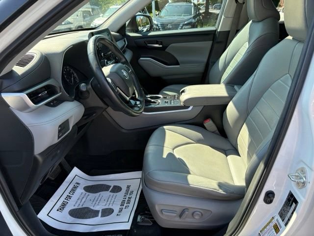 Used 2021 Toyota Highlander XLE AWD/4WD image 12