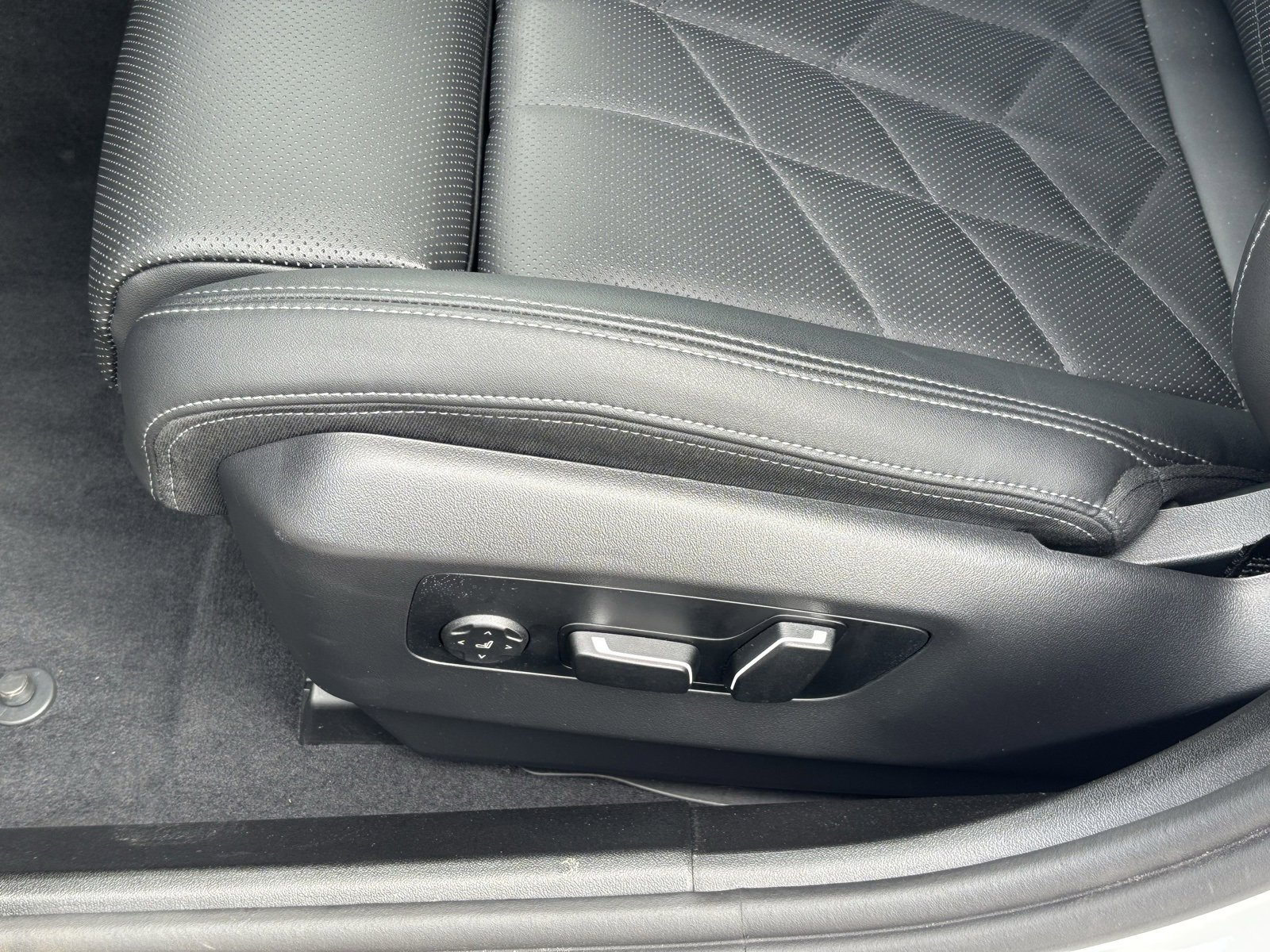 Used 2025 BMW 530i xDrive image 20