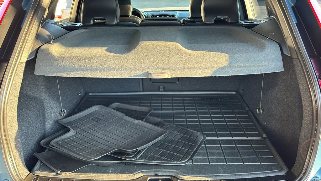 Certified 2024 Volvo XC40 B5 Core image 31