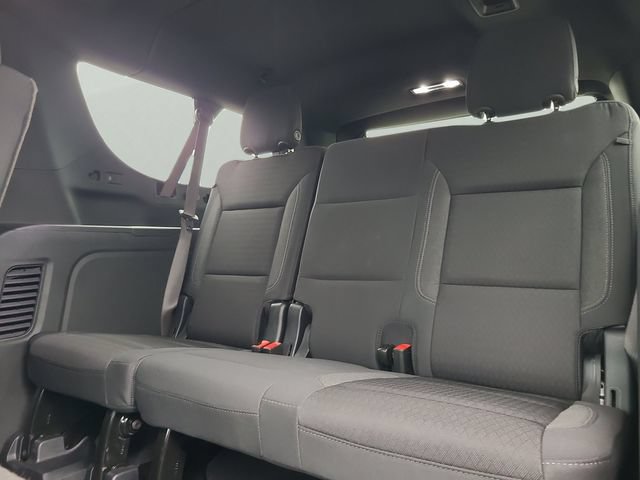 Used 2025 Chevrolet Suburban LS RWD image 13