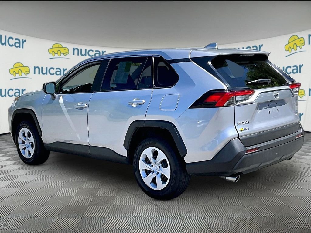 Used 2024 Toyota RAV4 LE AWD/4WD image 4