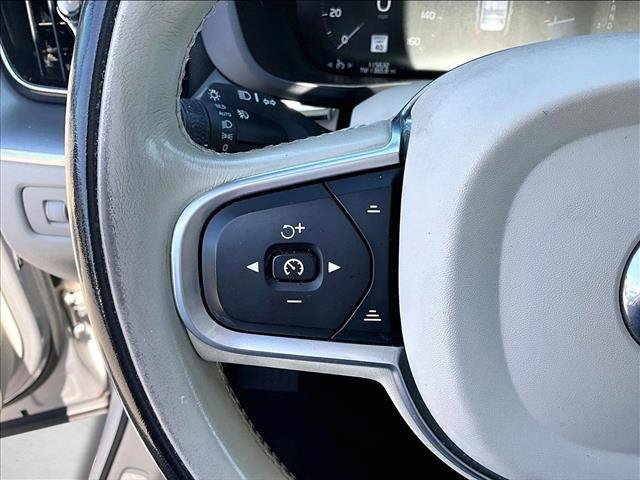 Used 2020 Volvo XC60 T5 Momentum FWD image 20