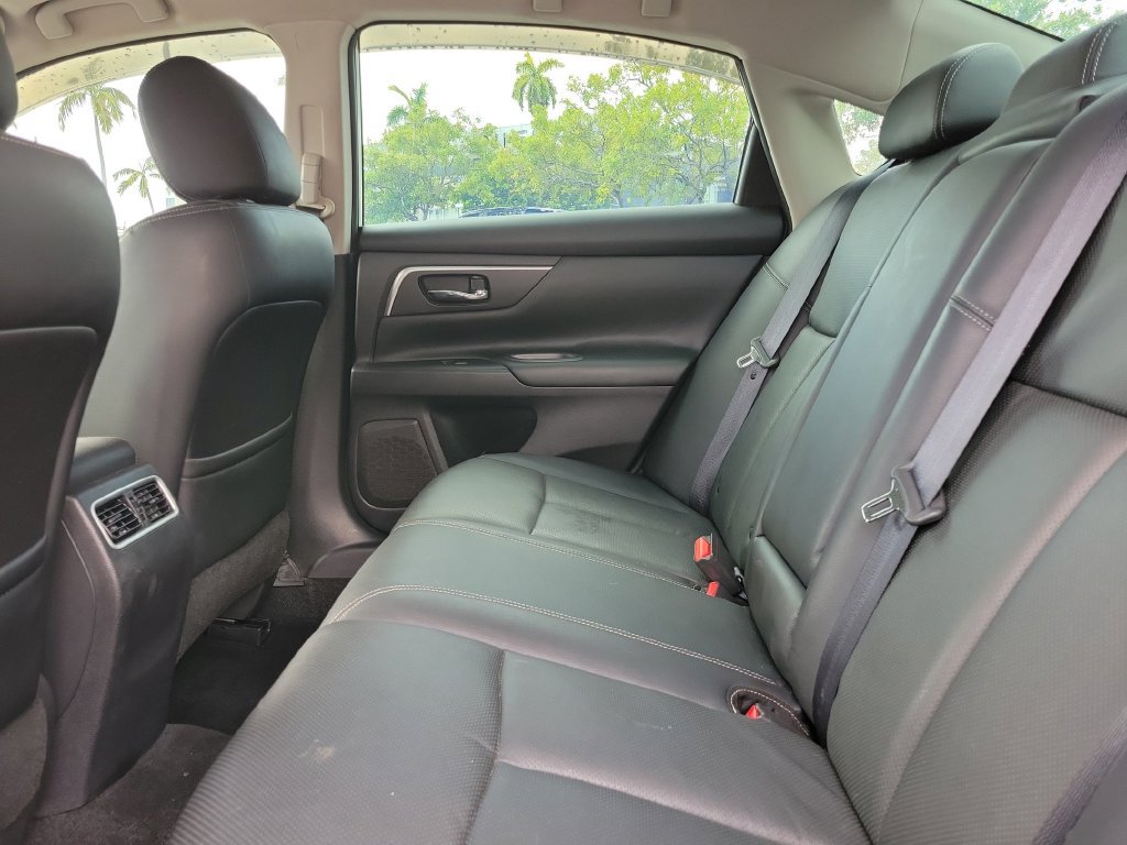 Used 2016 Nissan Altima 2.5 SL w/ 2.5 Technology w/LED Package FWD image 18
