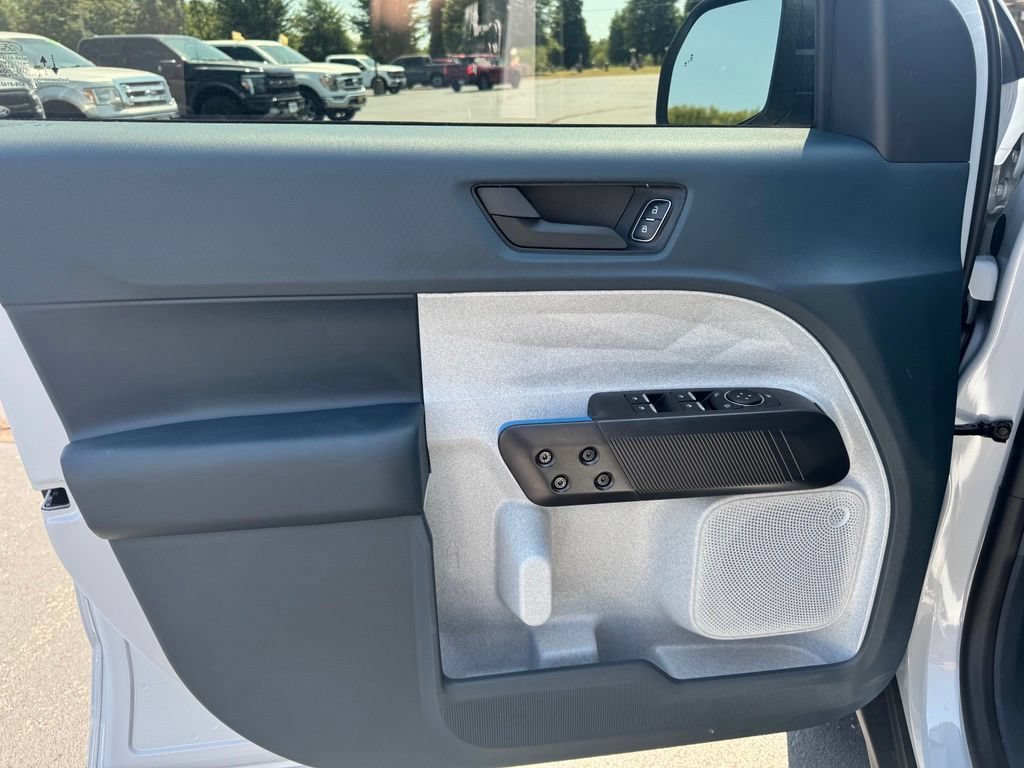 Used 2026 Ford Maverick XLT FWD image 2