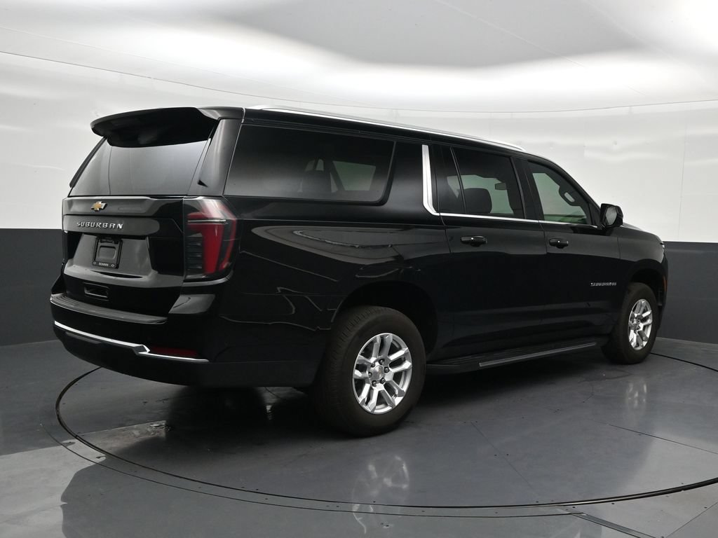 Used 2026 Chevrolet Suburban LS RWD image 5