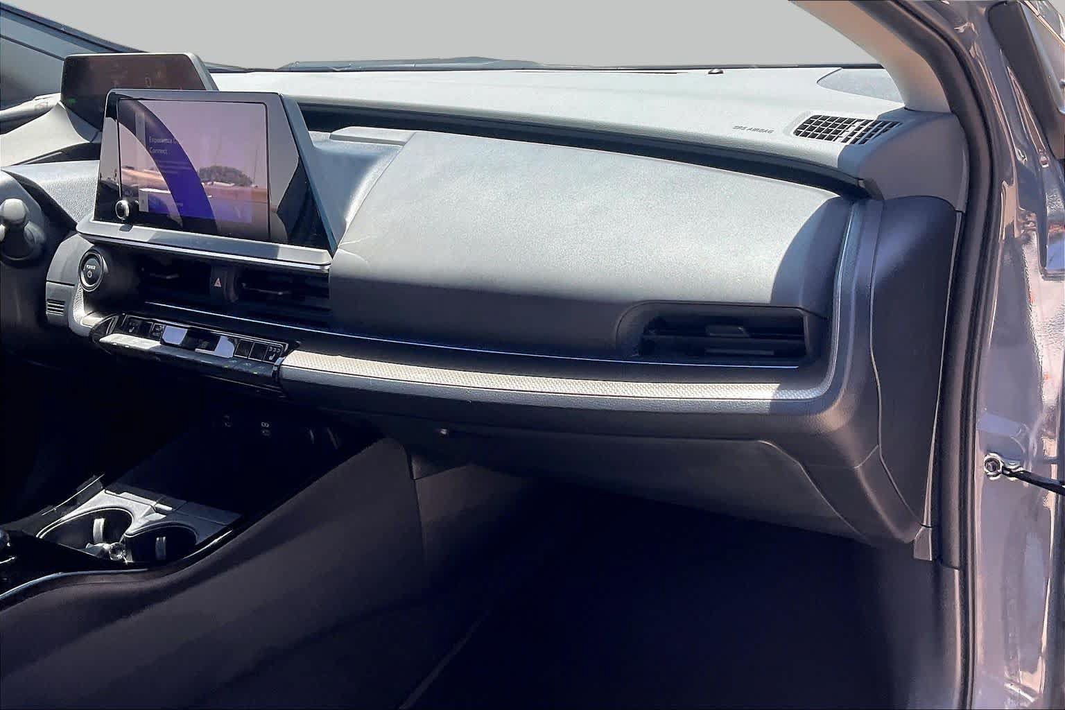 Used 2024 Toyota Prius XLE FWD image 17