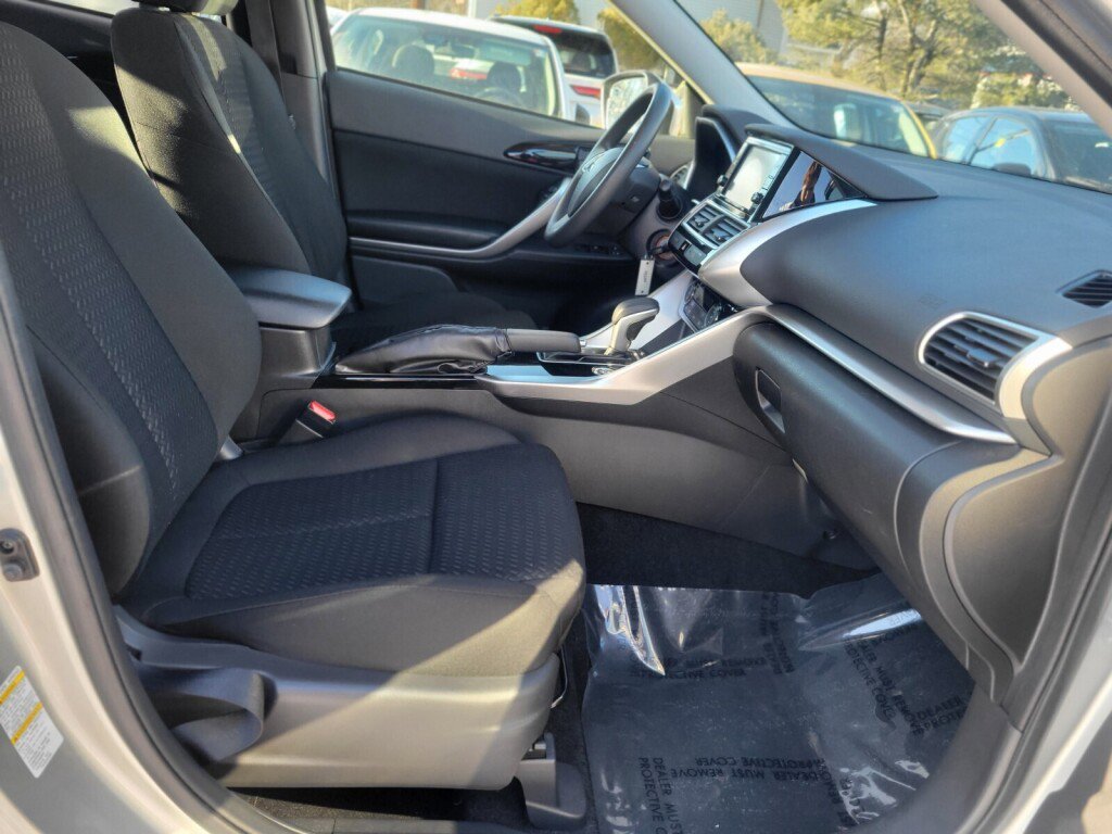 Used 2019 Mitsubishi Eclipse Cross ES image 9