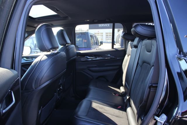 Used 2023 Jeep Grand Cherokee Altitude image 23