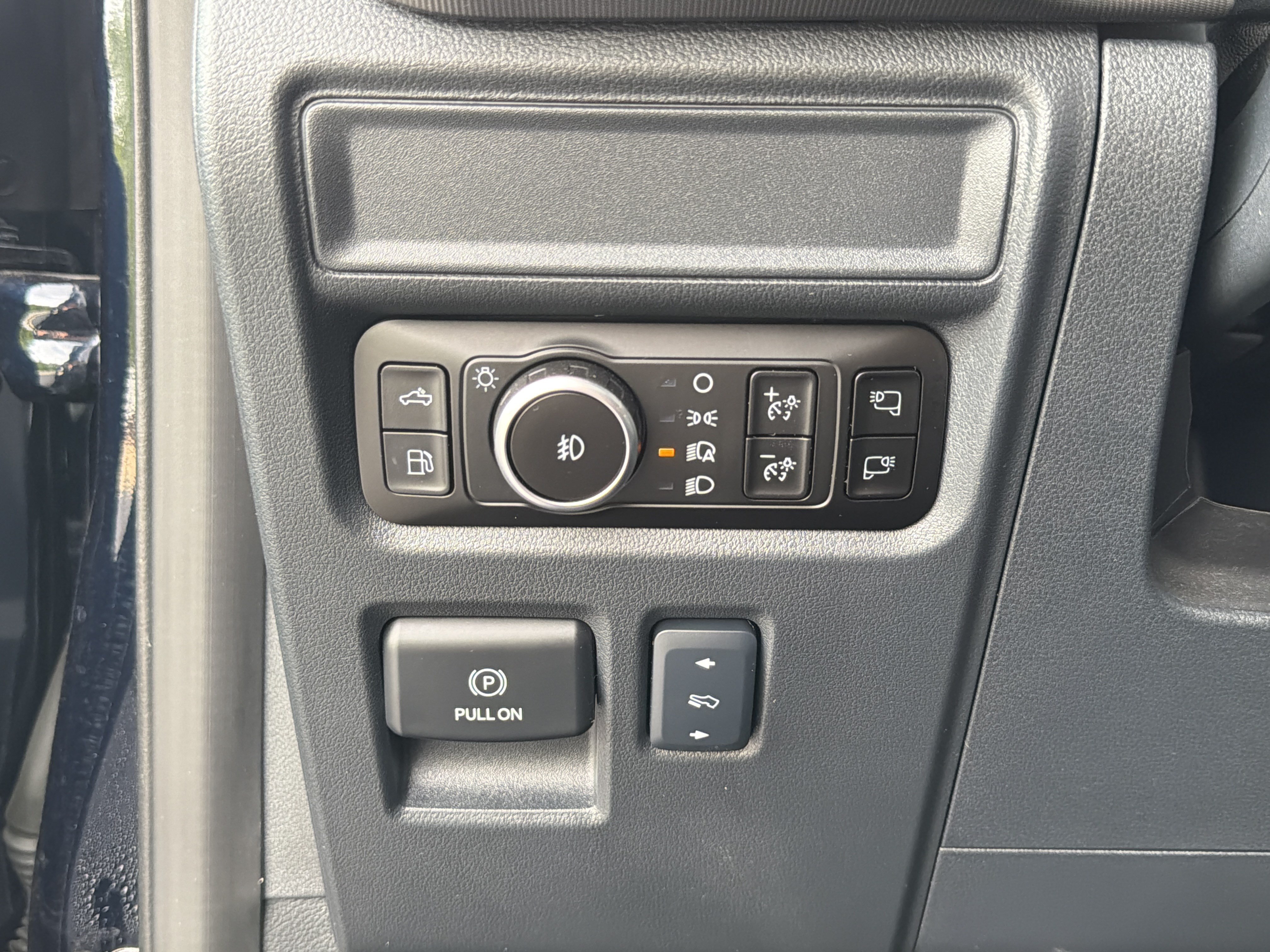 Used 2025 Ford F150 Lariat w/ Equipment Group 501A Mid AWD/4WD image 30