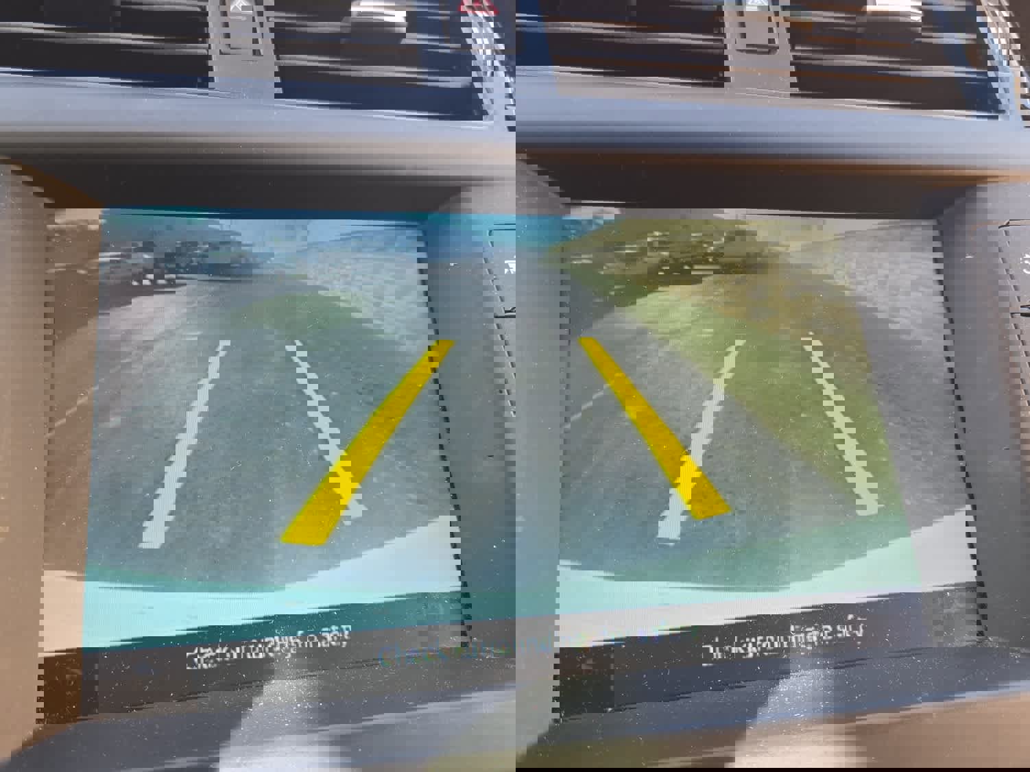 Used 2017 Land Rover Discovery SE image 19