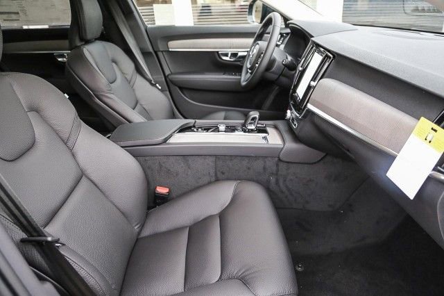 New 2025 Volvo V90 B6 Cross Country Plus w/ Protection Package Premier image 17