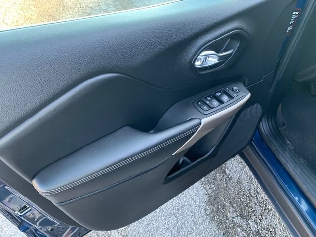 Used 2018 Jeep Cherokee Limited AWD/4WD image 22