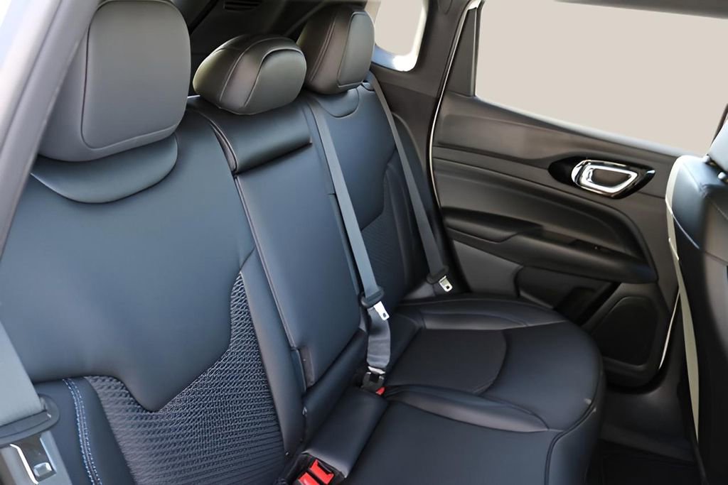New 2026 Jeep Compass Latitude AWD/4WD image 16