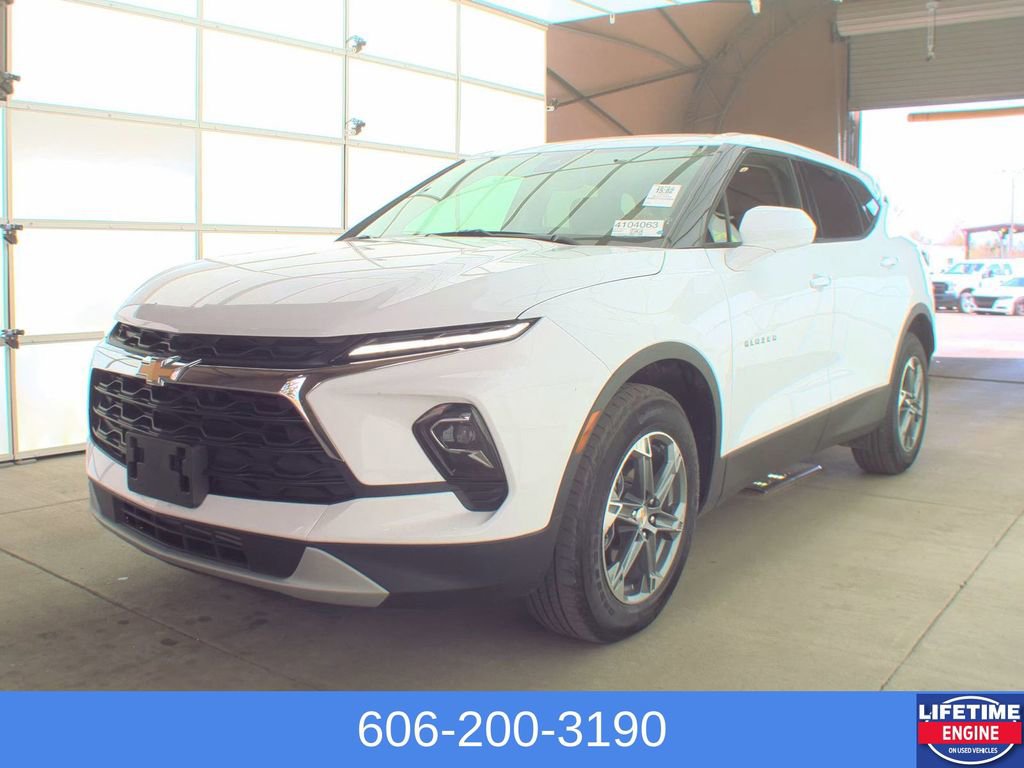 Used 2025 Chevrolet Blazer LT AWD/4WD image 1