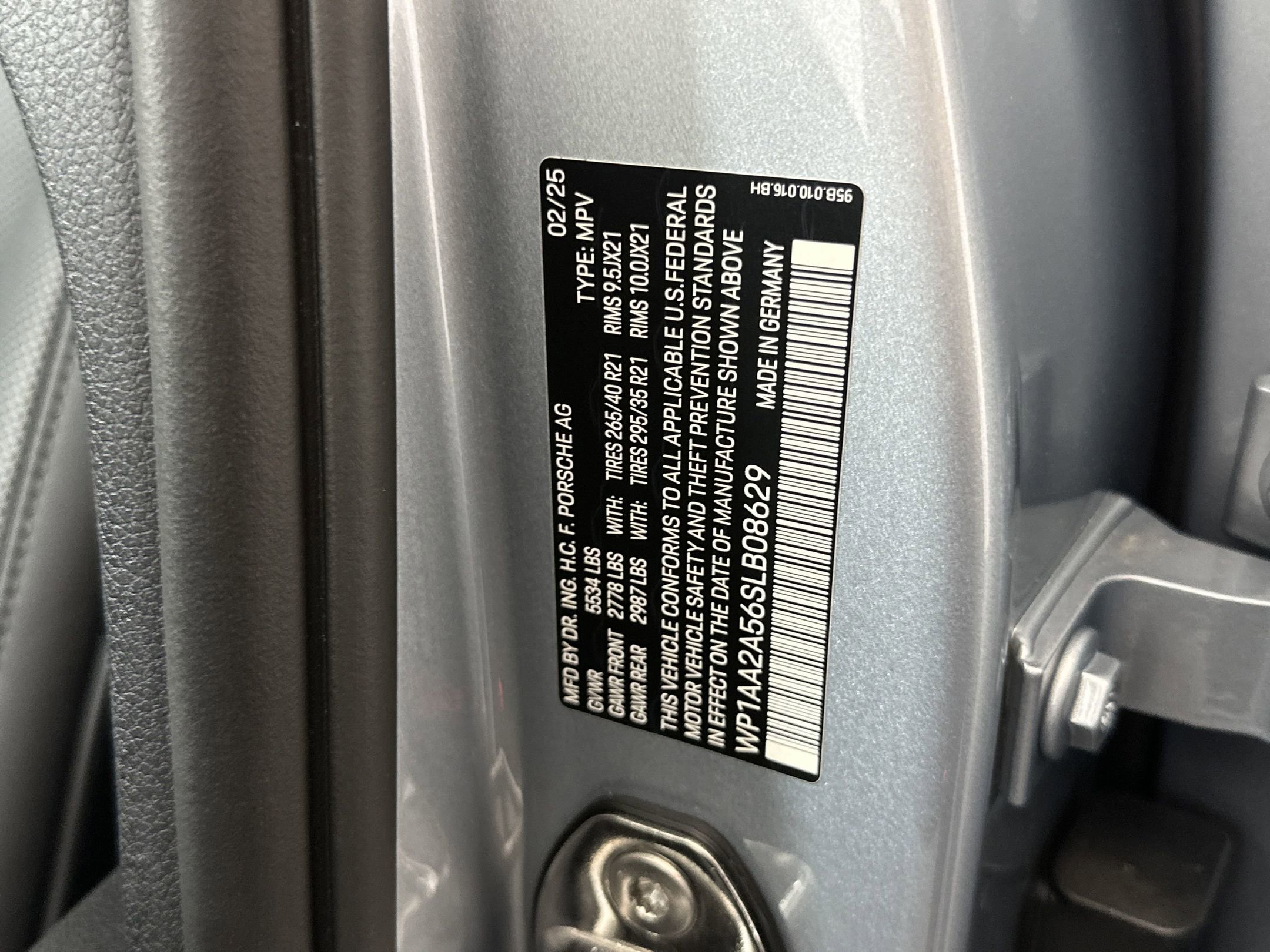 Certified 2025 Porsche Macan image 25