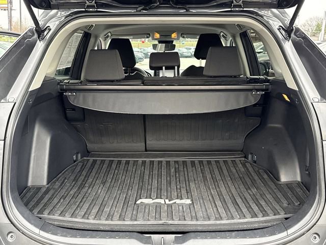 Used 2021 Toyota RAV4 XLE image 11