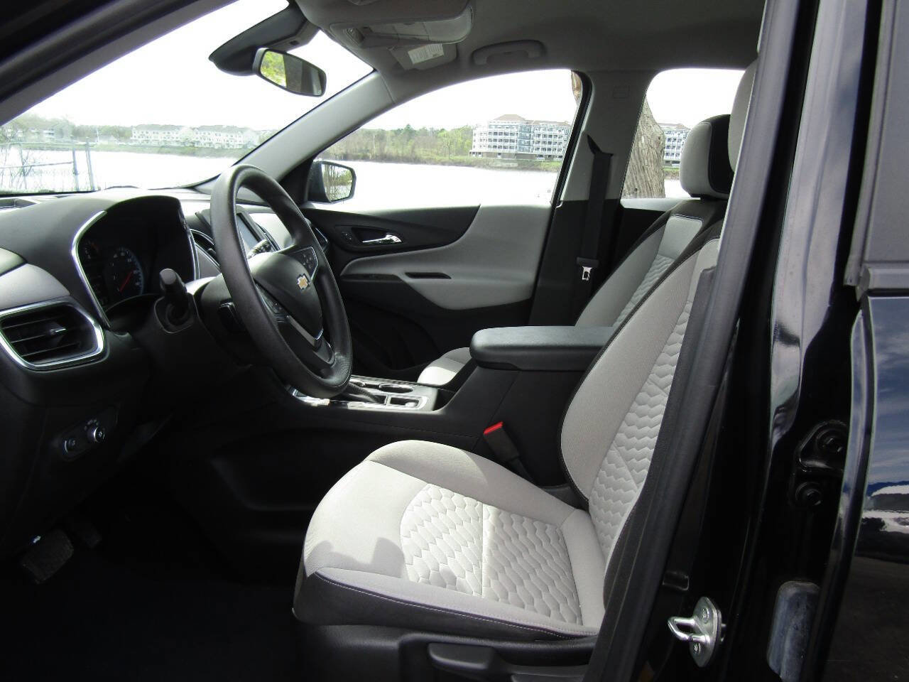 Used 2021 Chevrolet Equinox LS AWD/4WD image 11