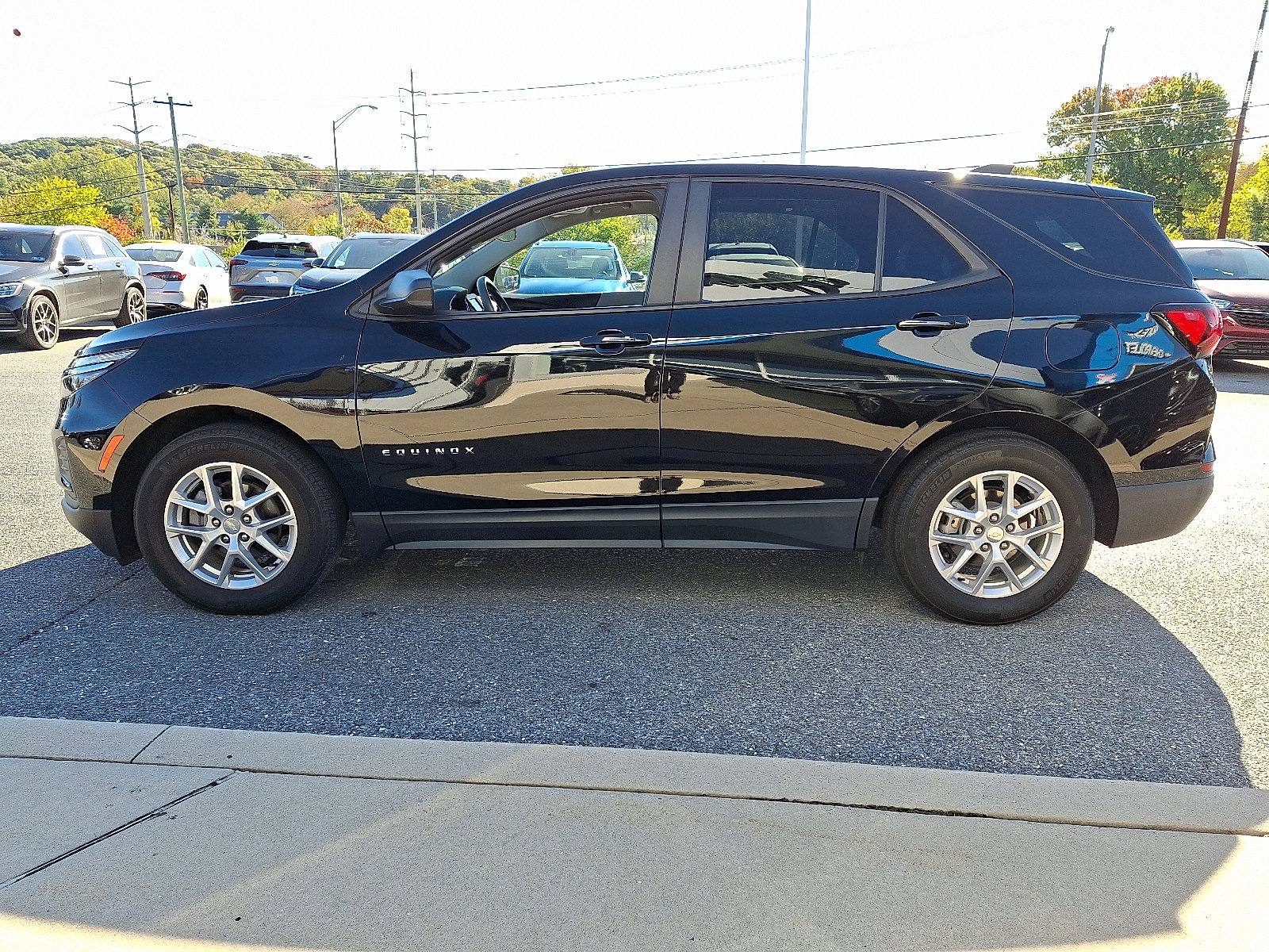 Used 2023 Chevrolet Equinox LS w/ LS Convenience Package FWD image 4