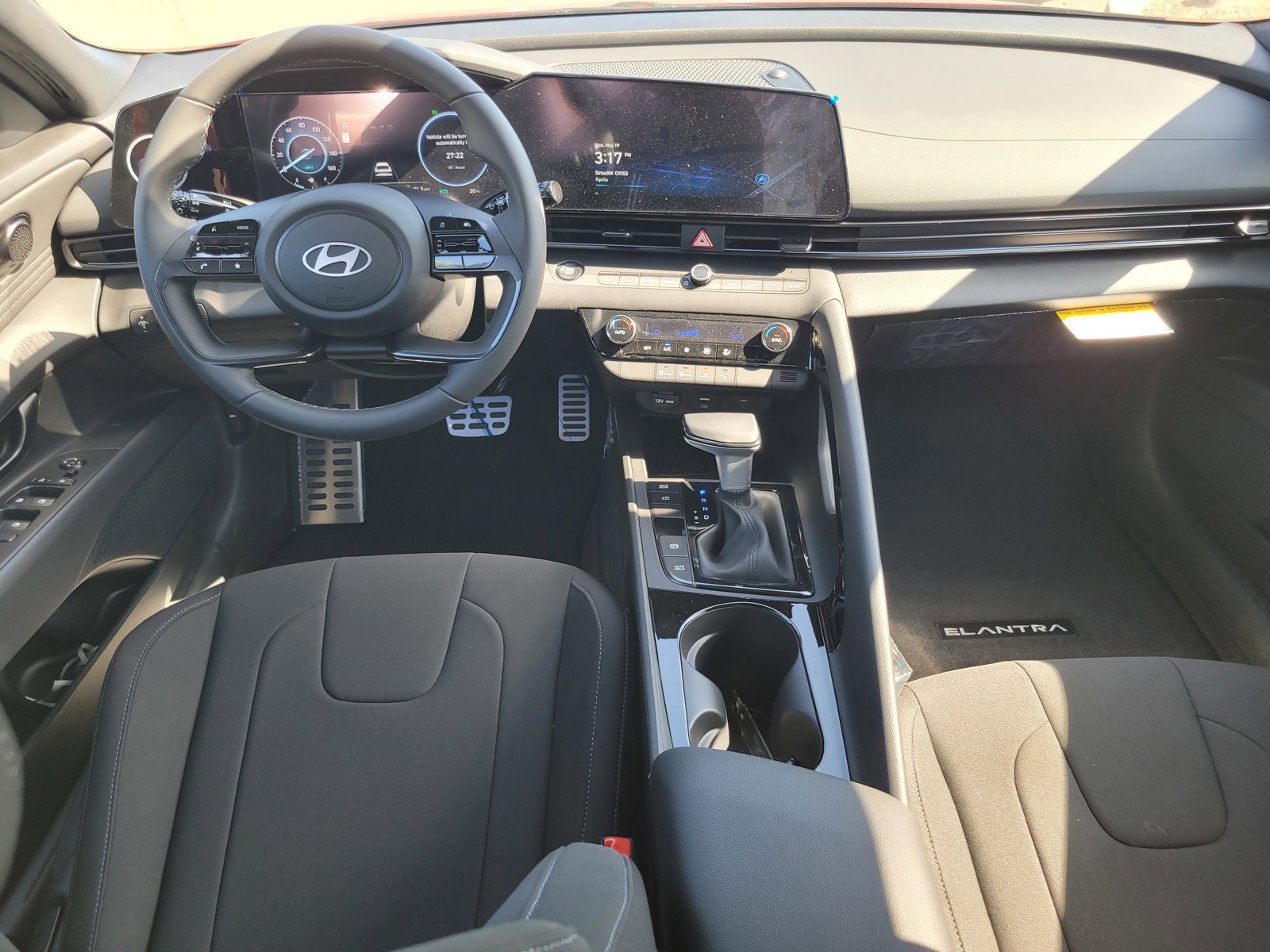 New 2025 Hyundai Elantra SEL image 18