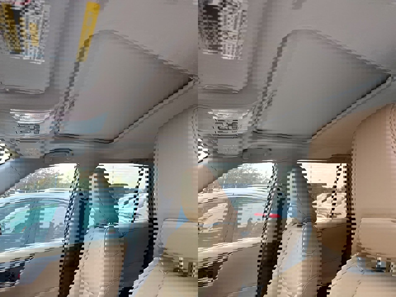 Used 2023 Toyota RAV4 XLE Premium image 9