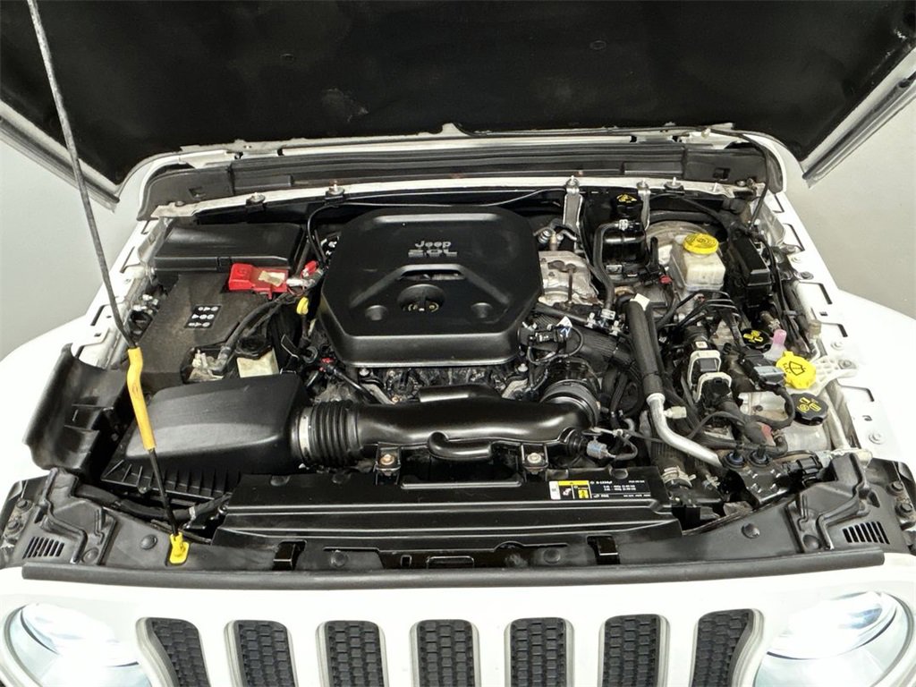 Used 2018 Jeep Wrangler Unlimited Sahara w/ Dual Top Group image 26