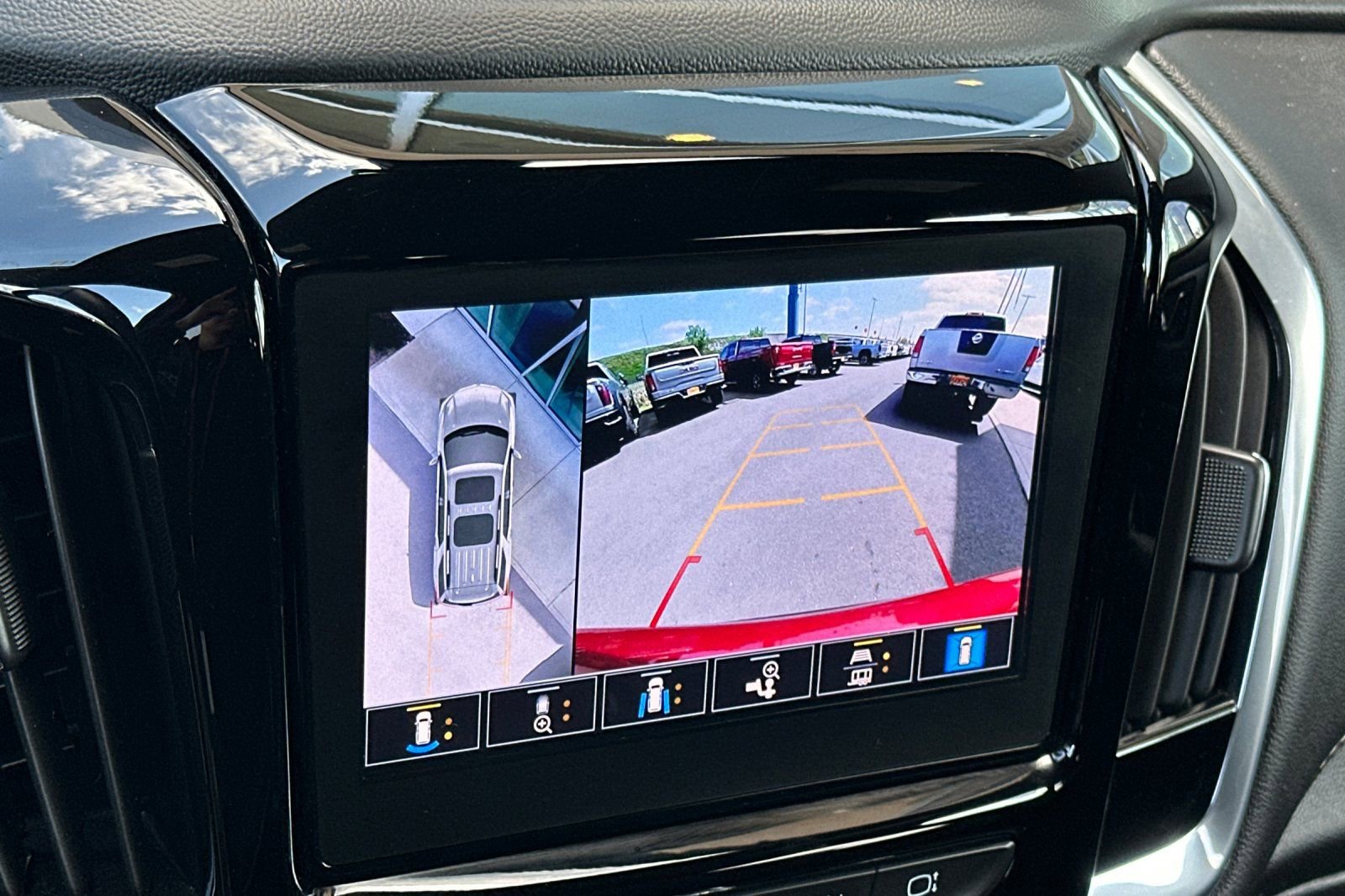 Used 2022 Chevrolet Traverse Premier w/ Redline Edition AWD/4WD image 19