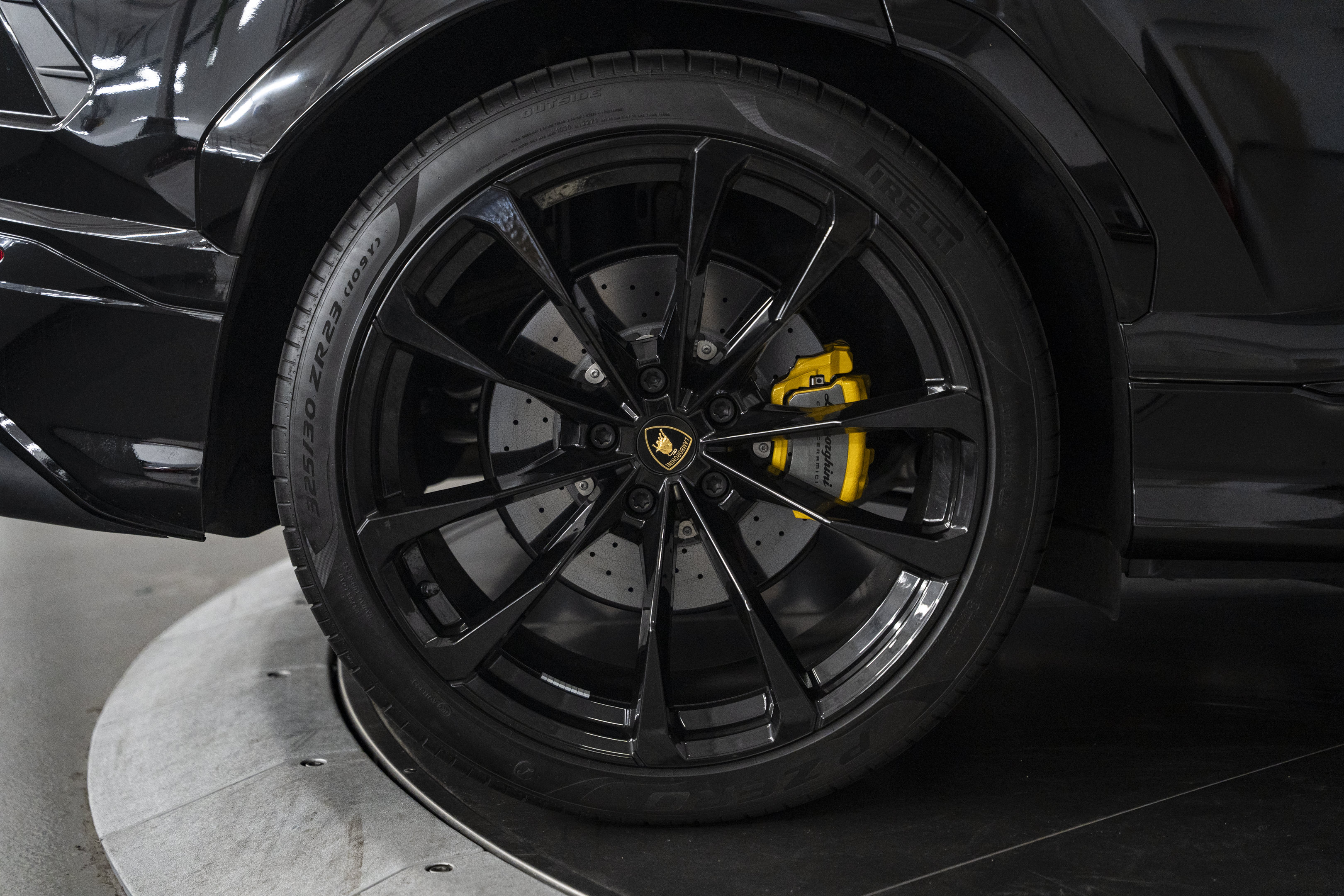 Used 2022 Lamborghini Urus AWD/4WD image 14