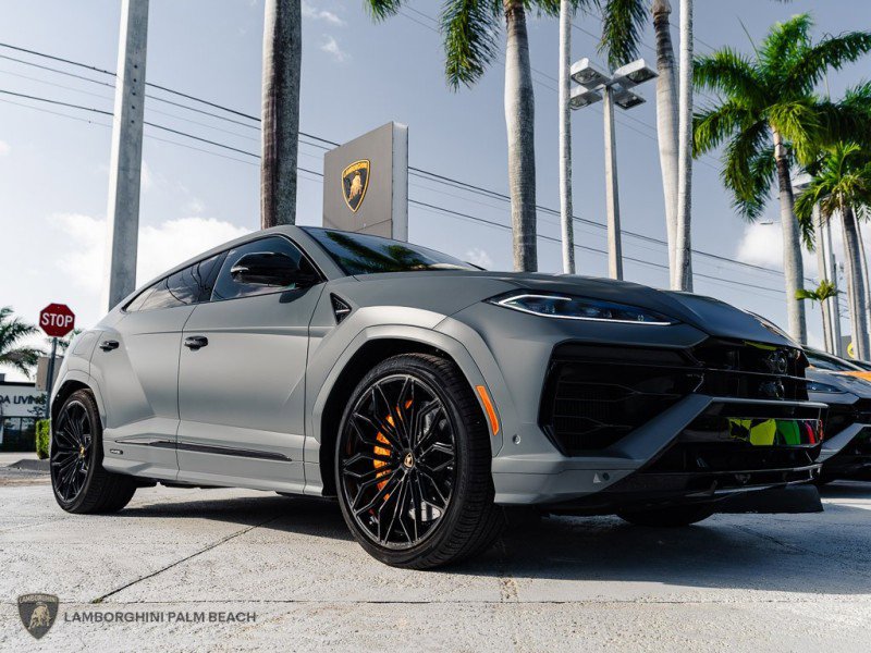 Used 2025 Lamborghini Urus SE image 8