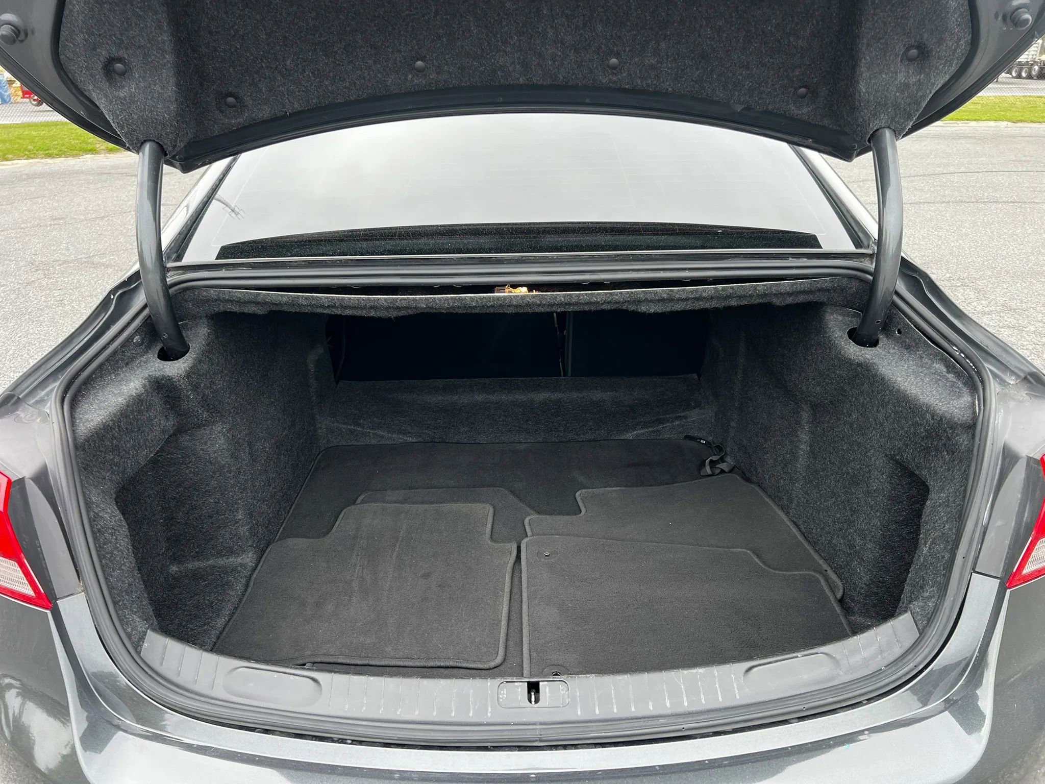 Used 2018 Chevrolet Impala LT w/ LT Leather Package FWD image 7