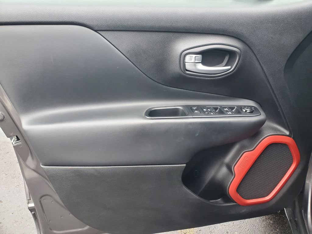 Used 2016 Jeep Renegade Trailhawk w/ Cold Weather Group image 16