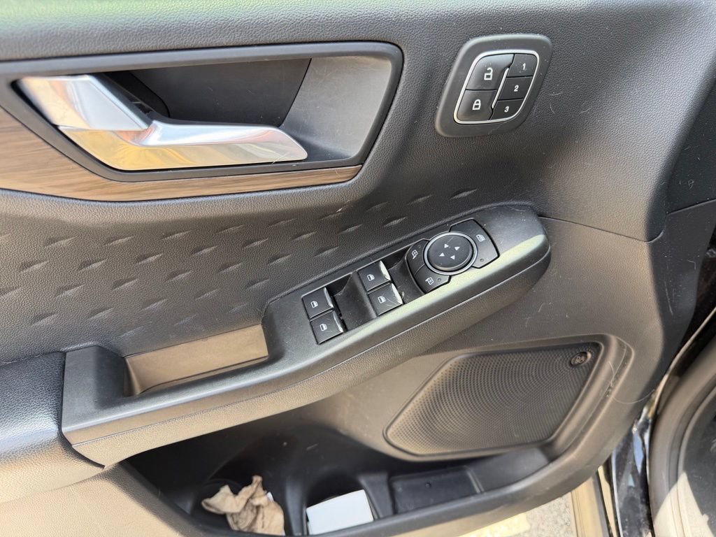 Used 2020 Ford Escape Titanium FWD image 20