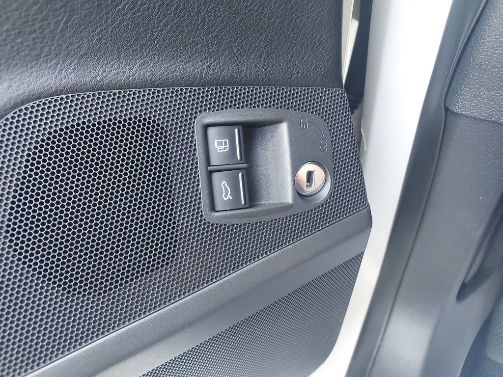 Used 2013 Volkswagen CC R-Line FWD image 23