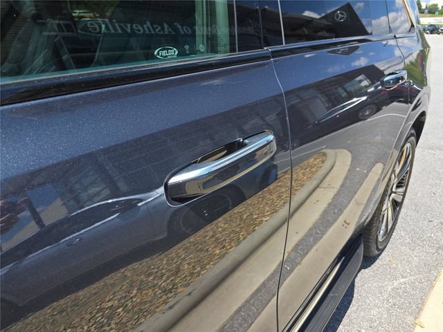 Used 2025 Cadillac Escalade IQ Luxury 2 w/ LPO, Premium Carpet Package AWD/4WD image 13