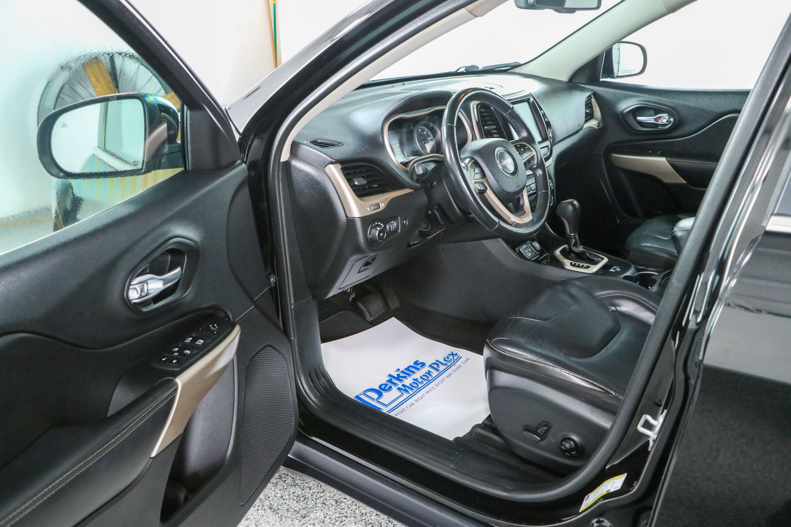 Used 2018 Jeep Cherokee Limited FWD image 3
