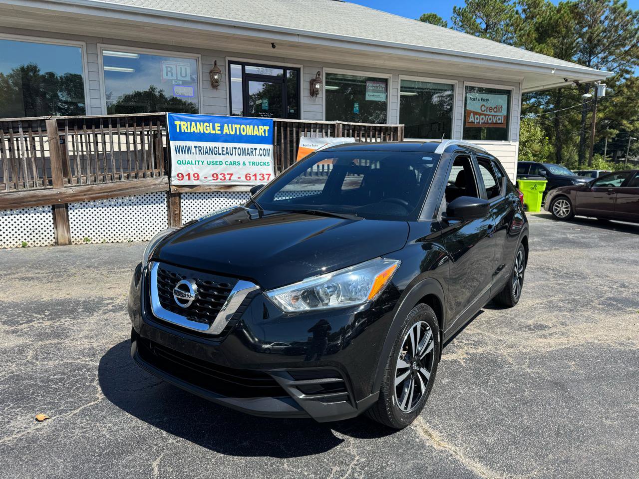 Used 2018 Nissan Kicks SV FWD image 1