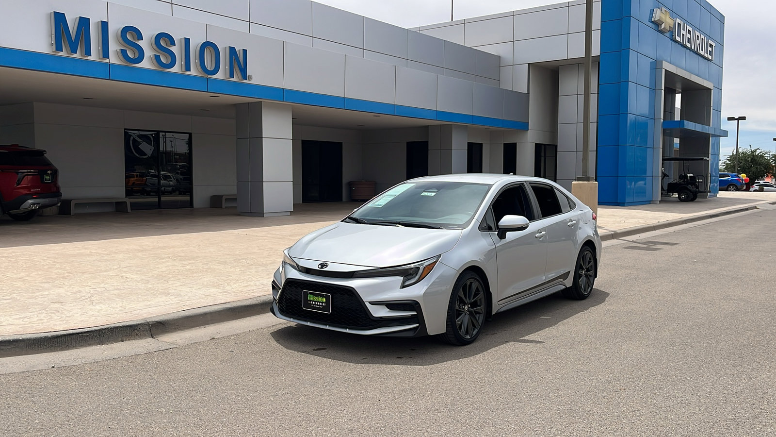 Used 2025 Toyota Corolla SE image 3
