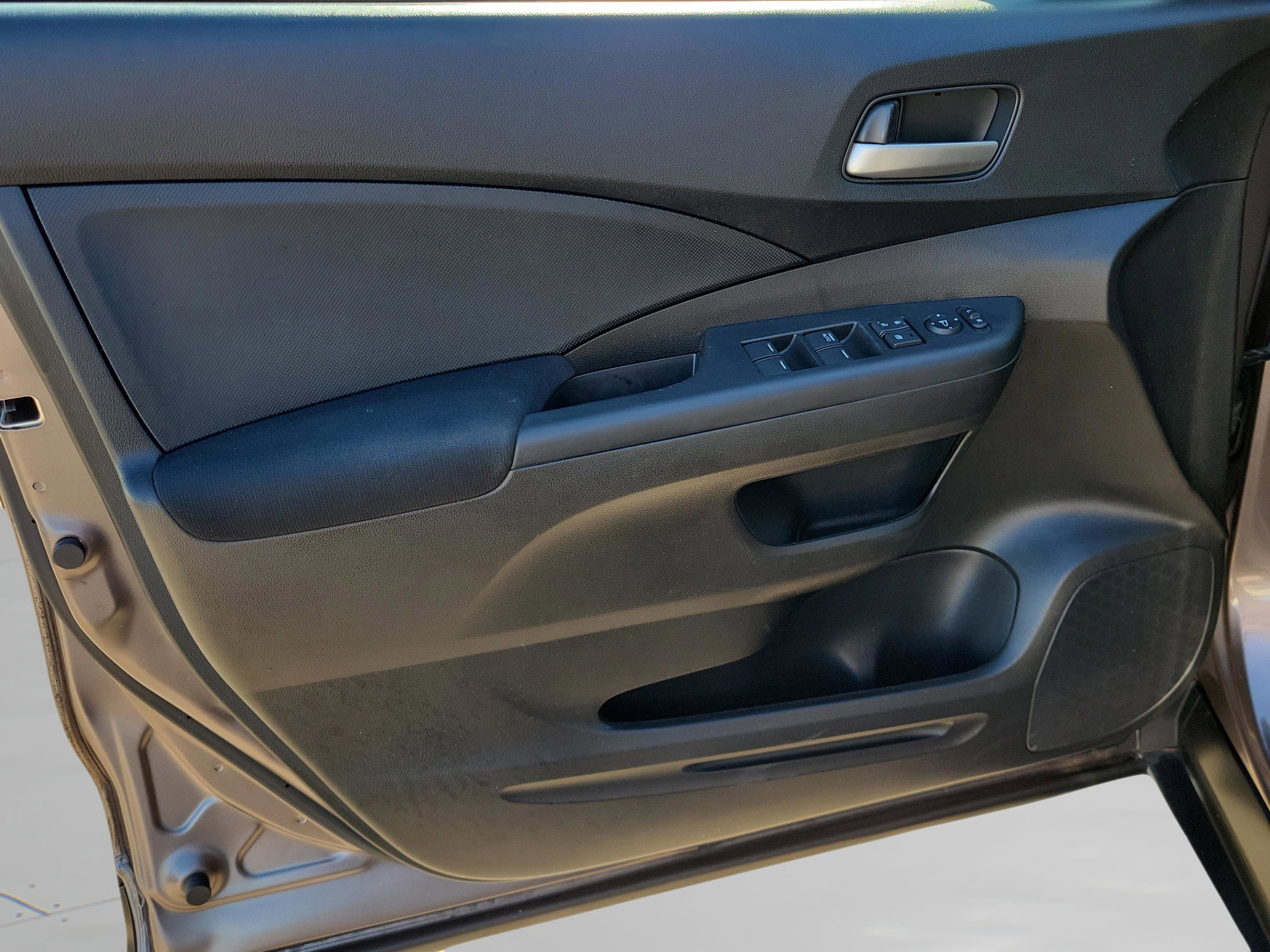 Used 2015 Honda CR-V LX image 15