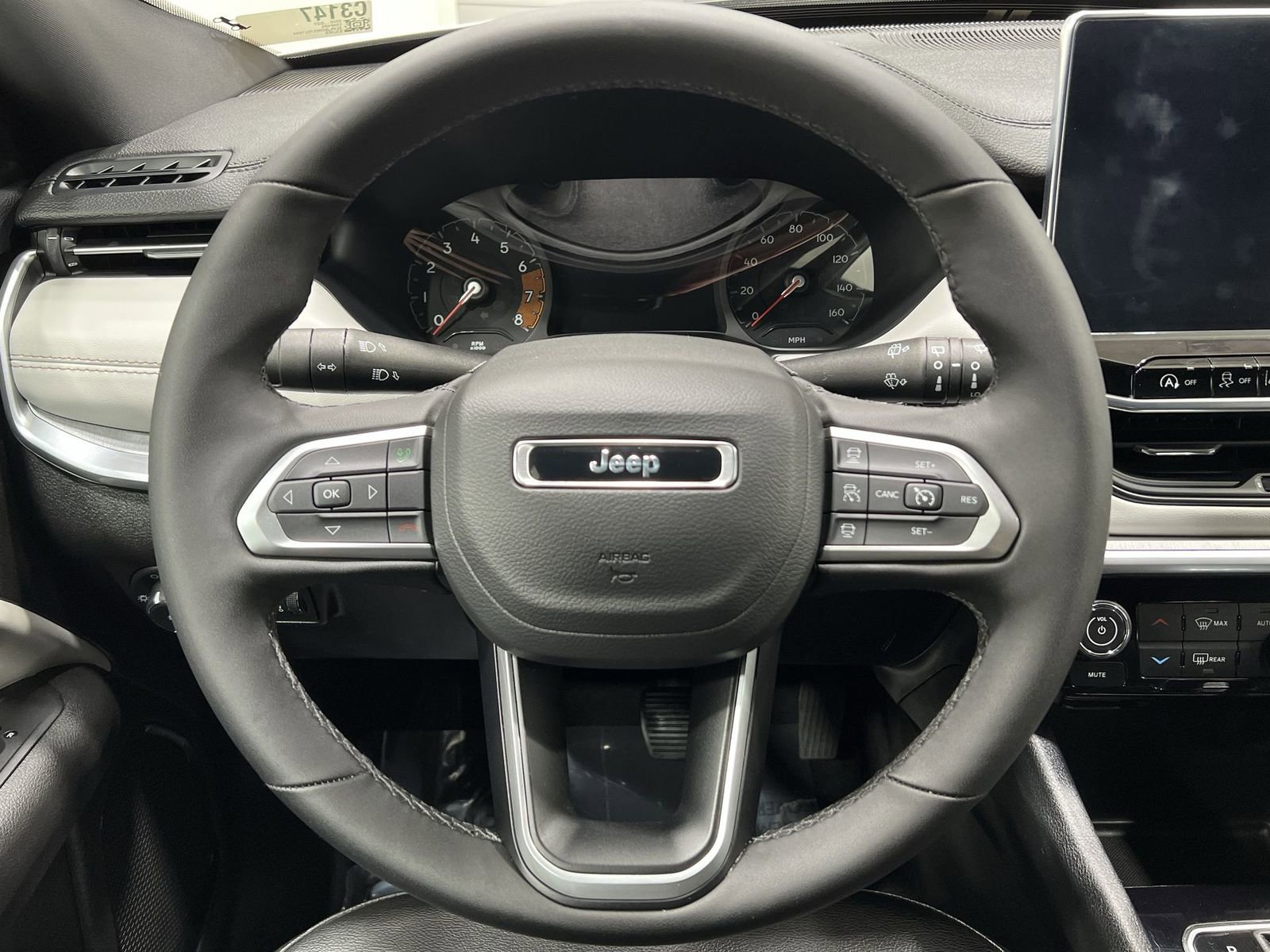 Used 2025 Jeep Compass Limited image 14