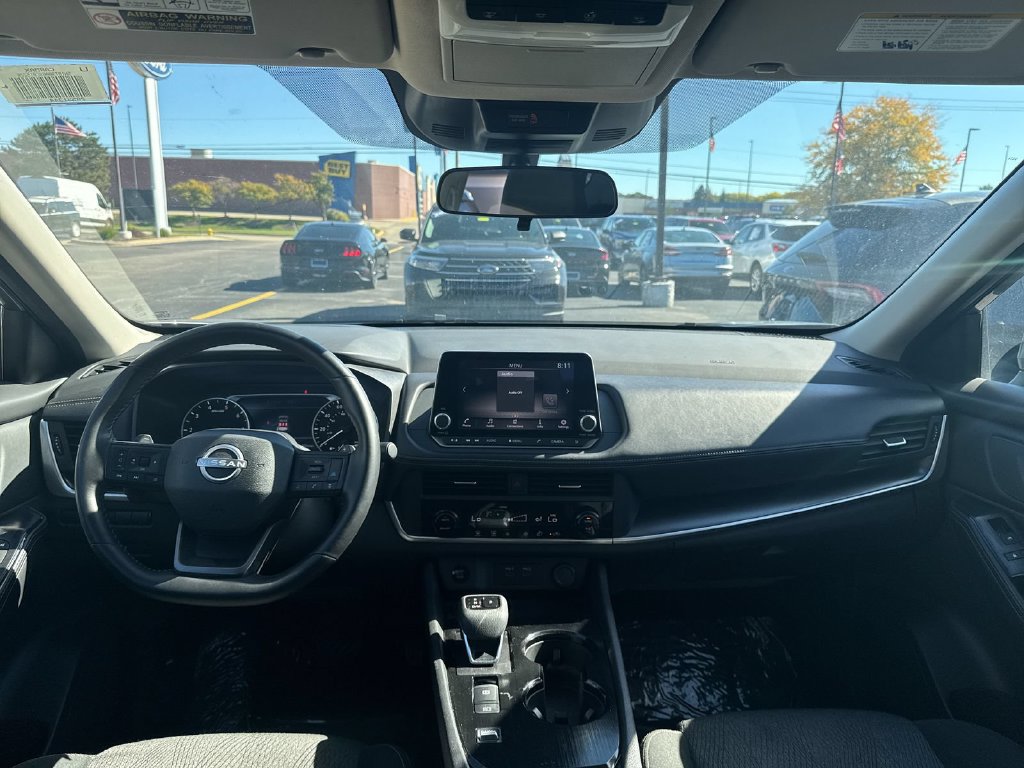 Used 2025 Nissan Rogue SV FWD image 18