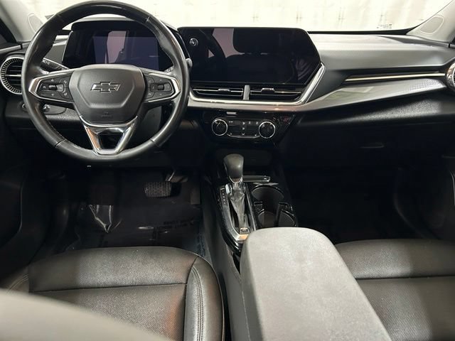Used 2025 Chevrolet Trax ACTIV FWD image 16