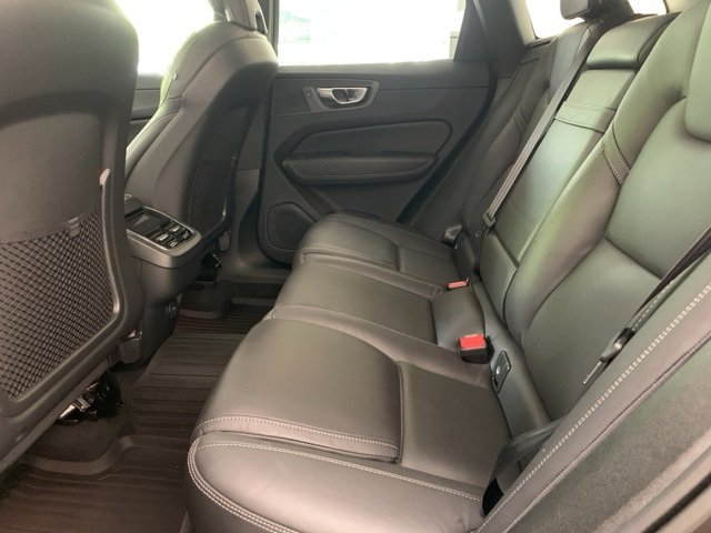 Certified 2022 Volvo XC60 B5 Inscription w/ Climate Package image 8