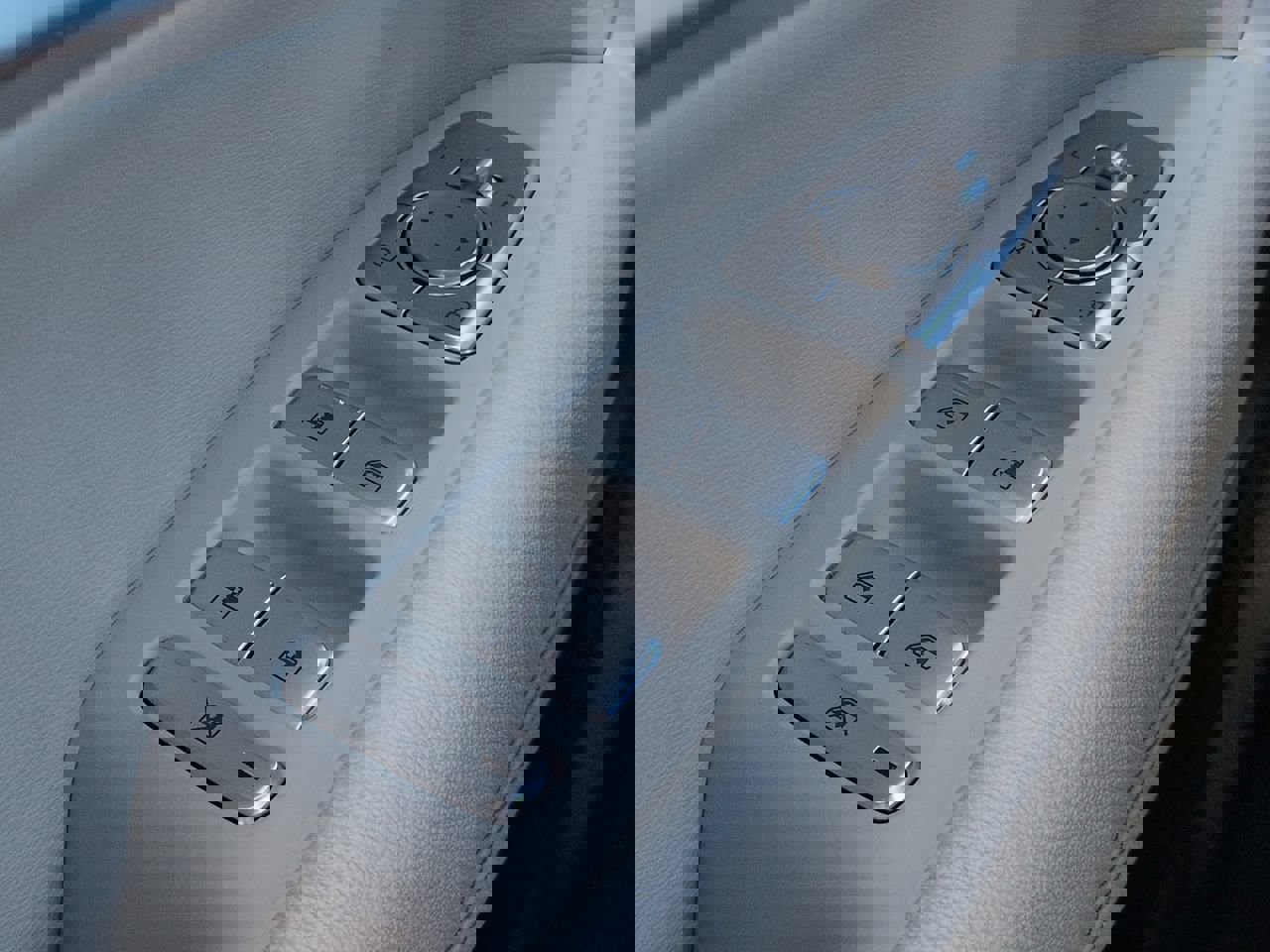 Used 2024 Genesis G70 2.5T image 25