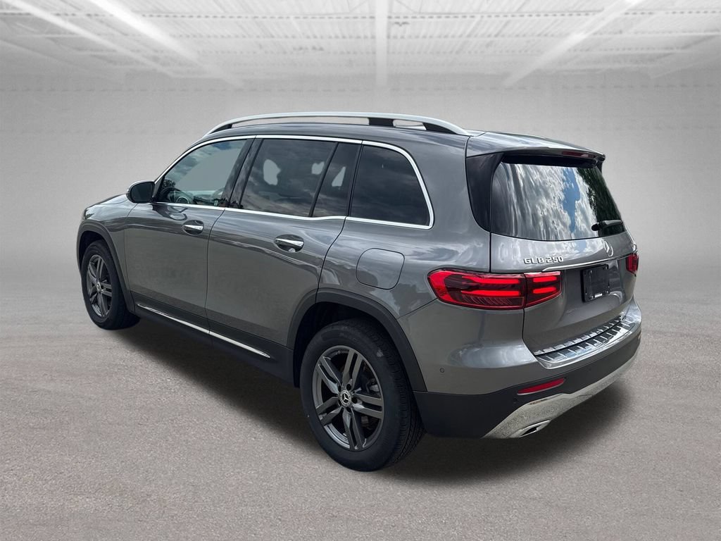 Used 2026 Mercedes-Benz GLB 250 4MATIC image 5
